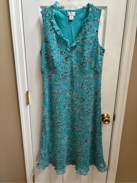 LOFT Dresses & Skirts - LOFT Woman’s Turquoise Floral Ruffle V-Neck Sleeveless Sun Dress, Size 12, EUC